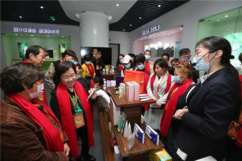 北京总部基地博物馆开放参观，迎来首批新时代人