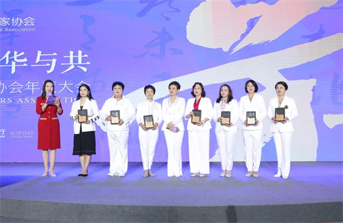 凤舞潇湘 芳华与共 | 绿之韵劳嘉总裁出席2021湖南省女企业家协会年度大会(图7)