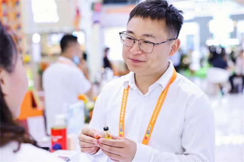 东阿阿胶亮相第三届中国国际消费品博览会，用“年轻化”打造消费潮流风向标(图3)