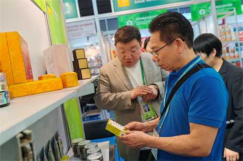 金木集团与境外公司签约 推动中医药产品步入国际化