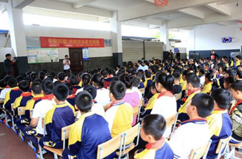 三生中国志愿者走进宁波育文小学，为孩子保驾护航