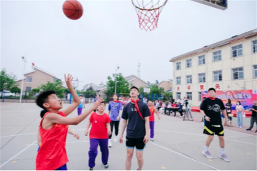 尚赫公益基金会携手首钢体育，传递篮球梦想，为少年喝彩！(图13)